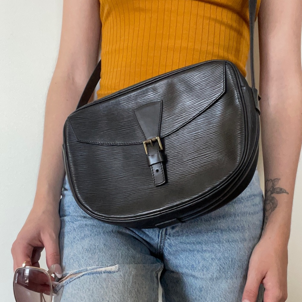 ✨SOLD✨ Louis Vuitton Vintage Black Epi Jeune Fille Crossbody MM
